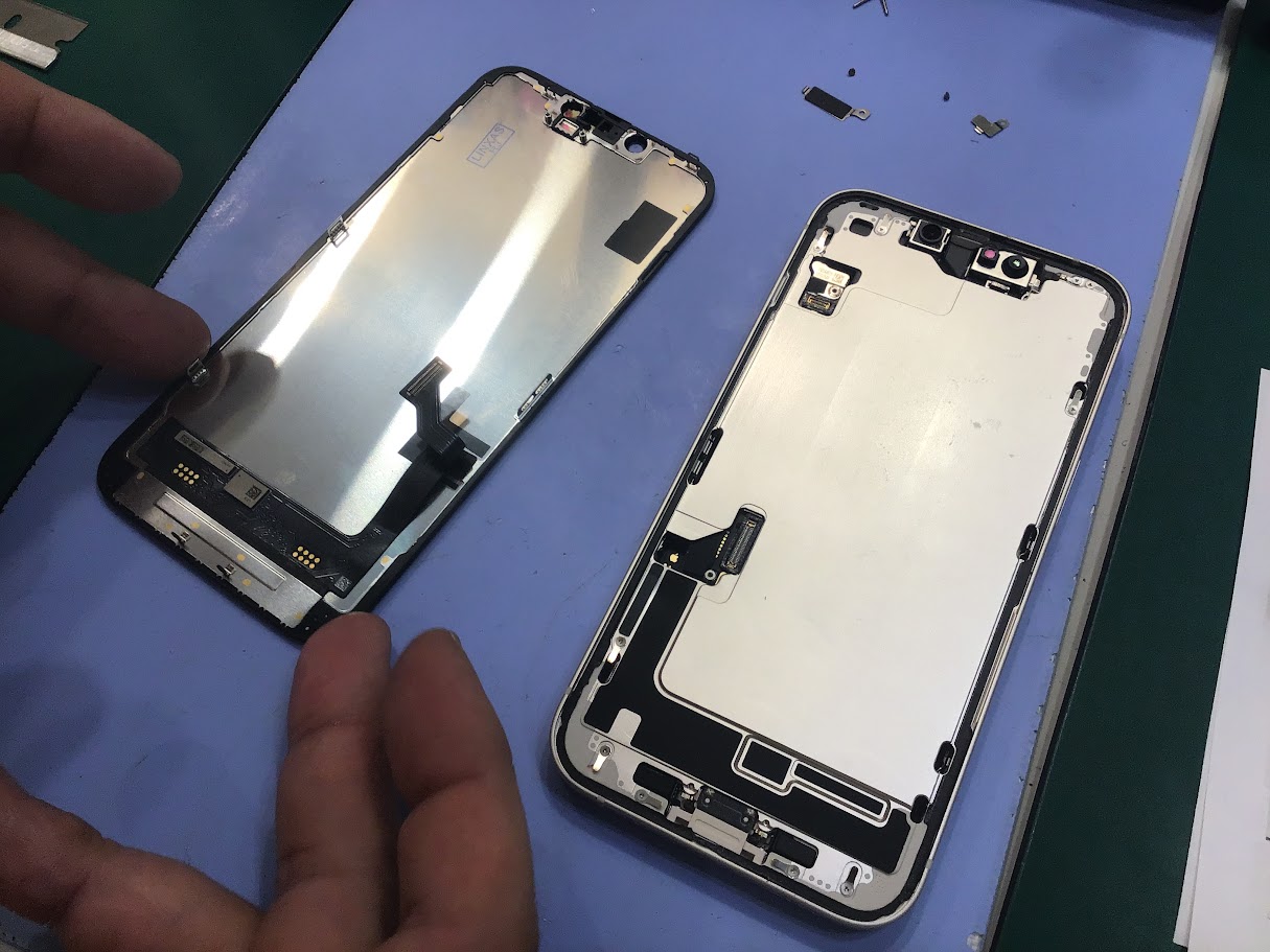 iPhone14の画面交換ならデータそのまま修理可能なスマホ修理工房西八王子店へ！